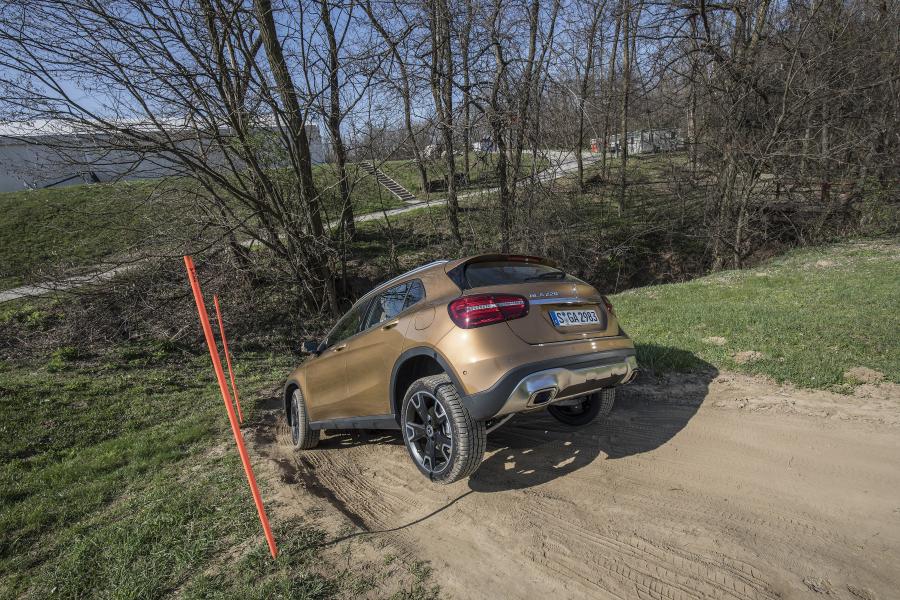  Mercedes-Benz GLA220 4Matic 2017 года  (WW) (фото 25 из 28)